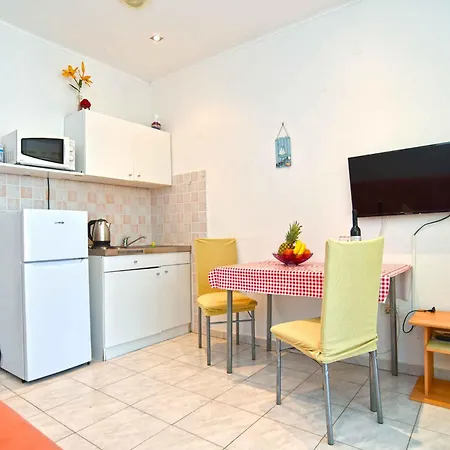 Apartment With Pool In Valbandon-istrien 51190 Valbandon