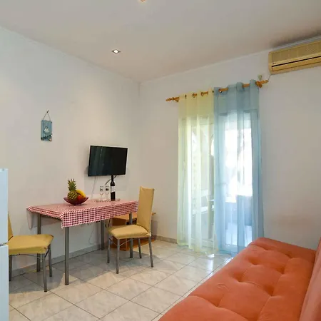 With Pool In Valbandon-istrien 51190 Apartment Valbandon