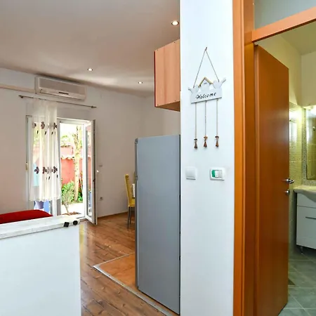 Apartment With Pool In Valbandon-istrien 51190 Valbandon